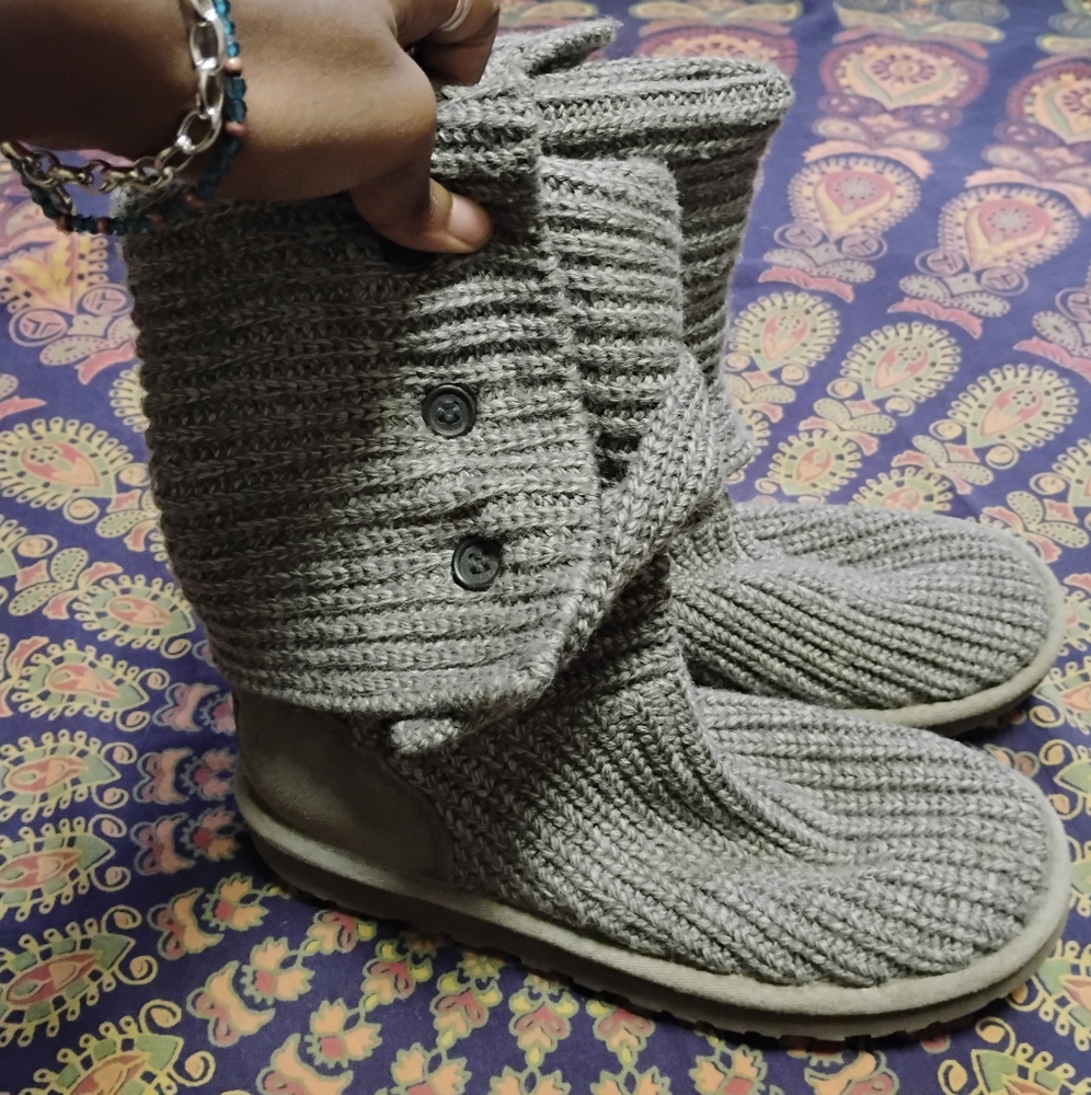 SOLD-UGG Boots 🩶 - Picture 4 of 7